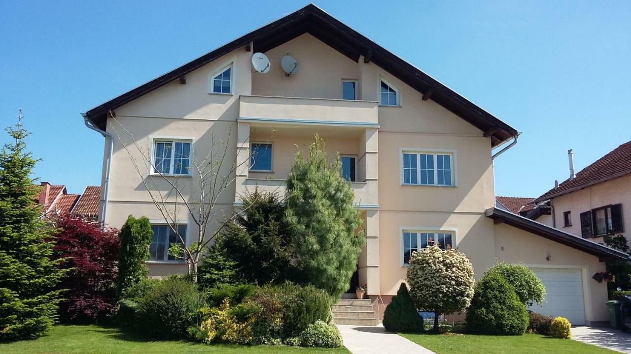 Apartments Place4You Bjelovar Esterno foto